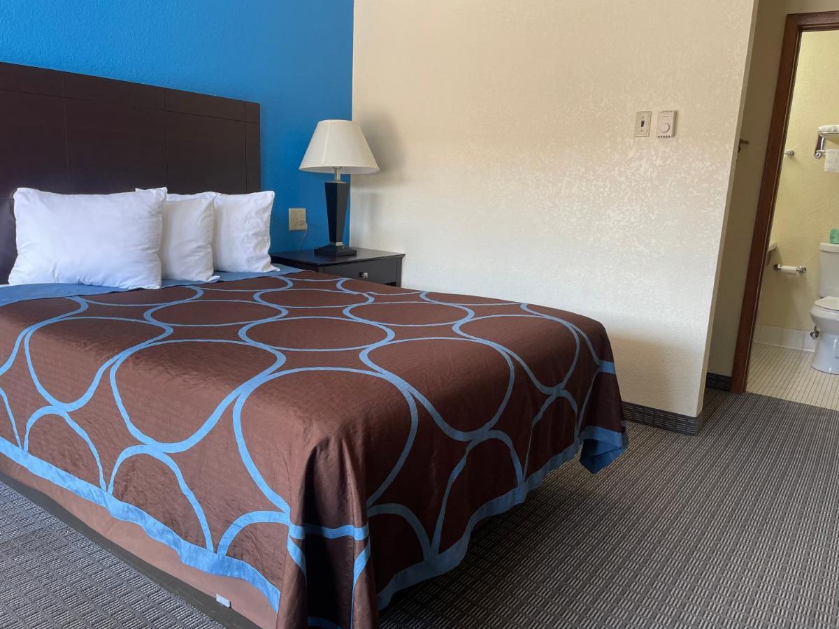 Amerivu Inn & Suites Eau Claire Esterno foto